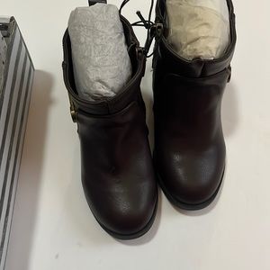 New in box little girls boots​​